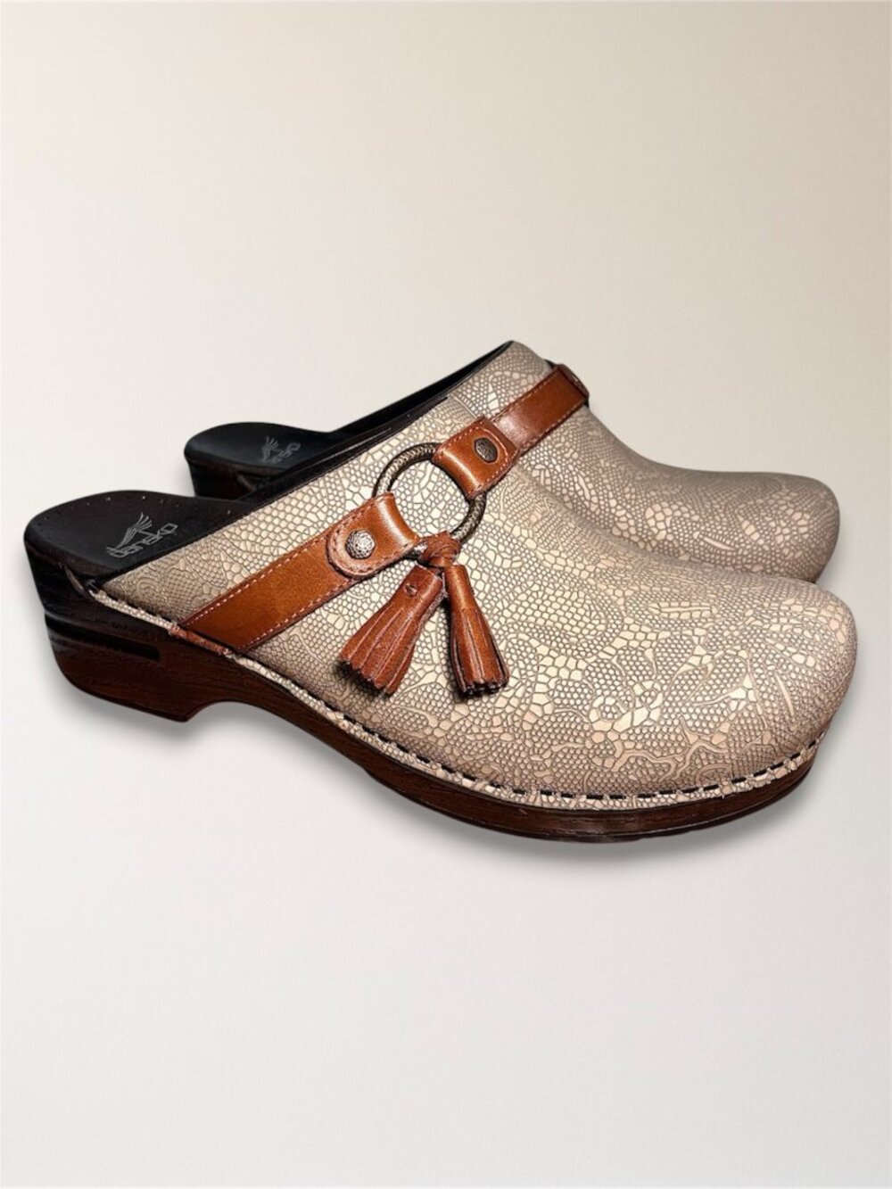 Dansko Shandi 42 Taupe Nubuck Clogs Slip On Tassels Embossed Comfort Nurse Shoes